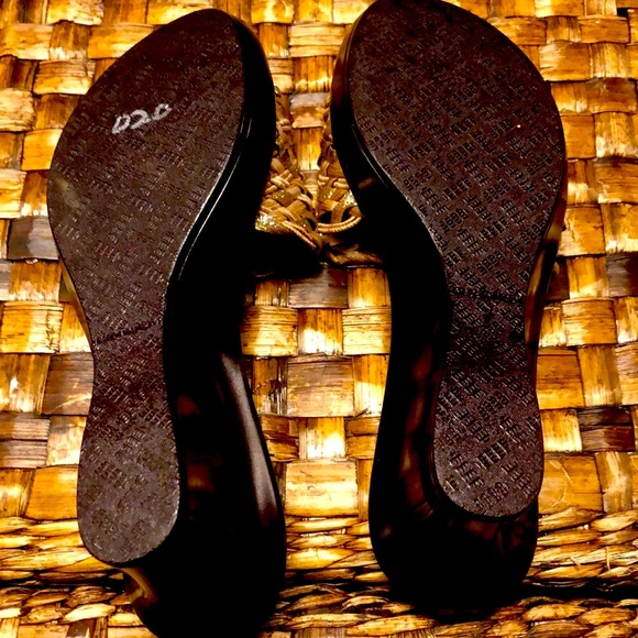 Italian shoemakers gold metallic slides. Size 9.5. Fits like 9. - Picture 7 of 7
